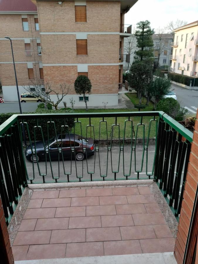 Sara Apartman Fidenza Kültér fotó